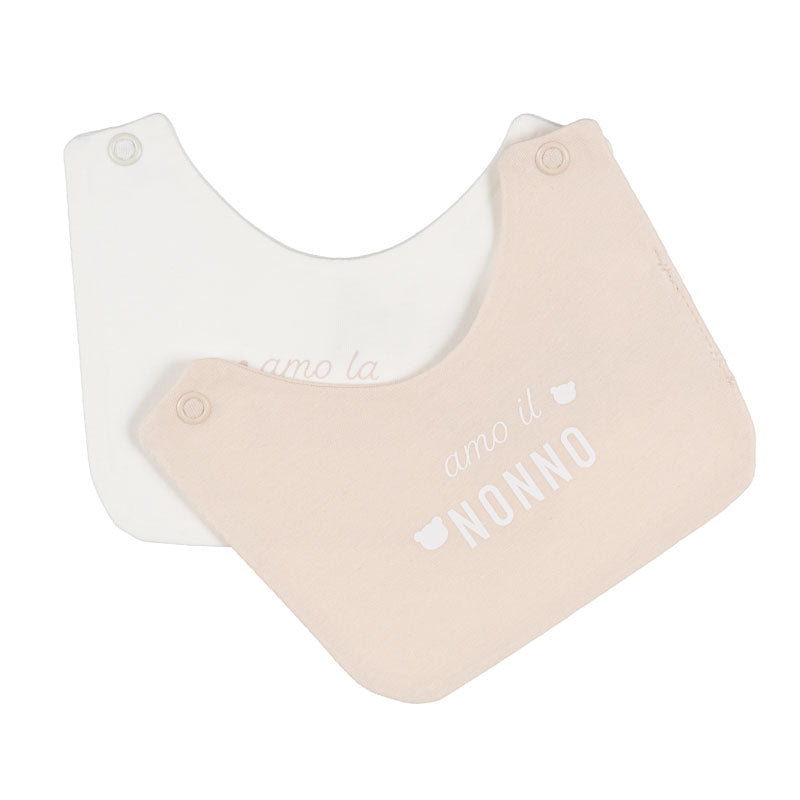 Bavagli off-white e beige con scritta “Amo la nonna/il nonno”.