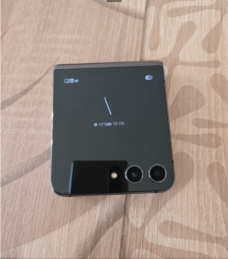Samsung Galaxy Z Flip7 – Smartphone Pieghevole | Garanzia 3 Anni